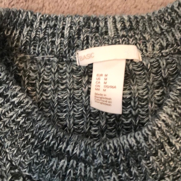 Green and white sweater - Picture 2 of 3